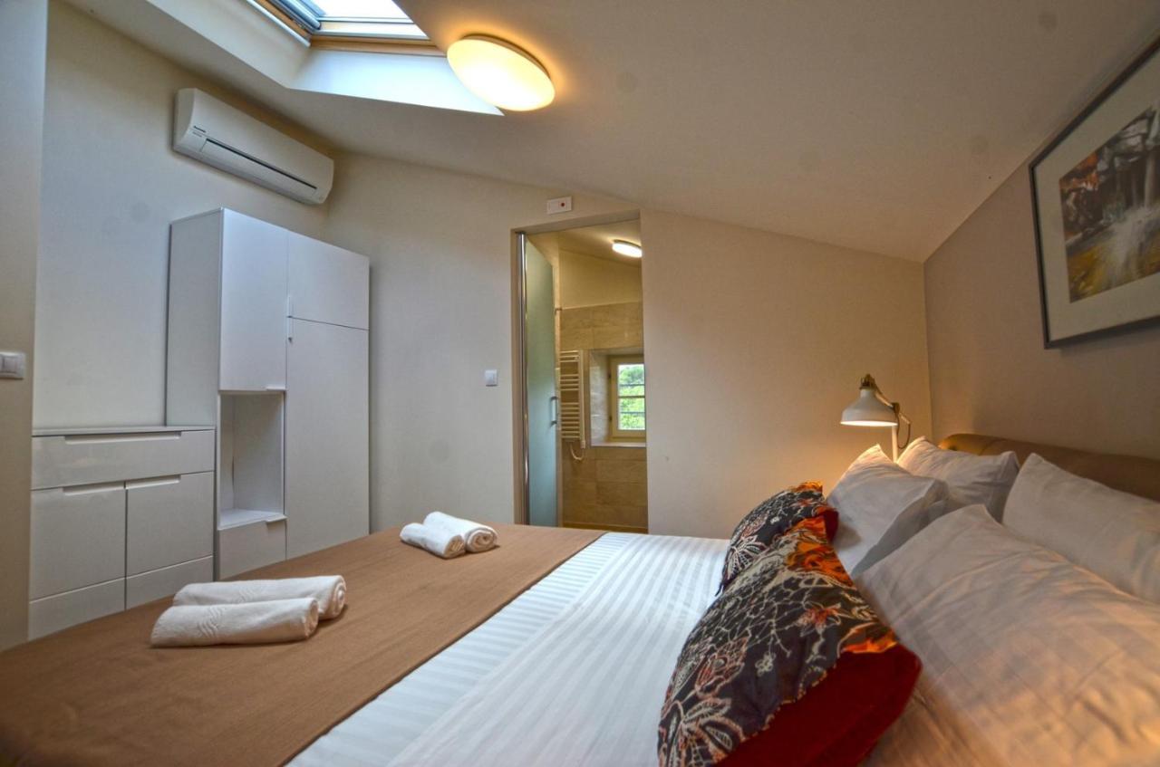 App & Rooms Juraga Bale Exterior photo